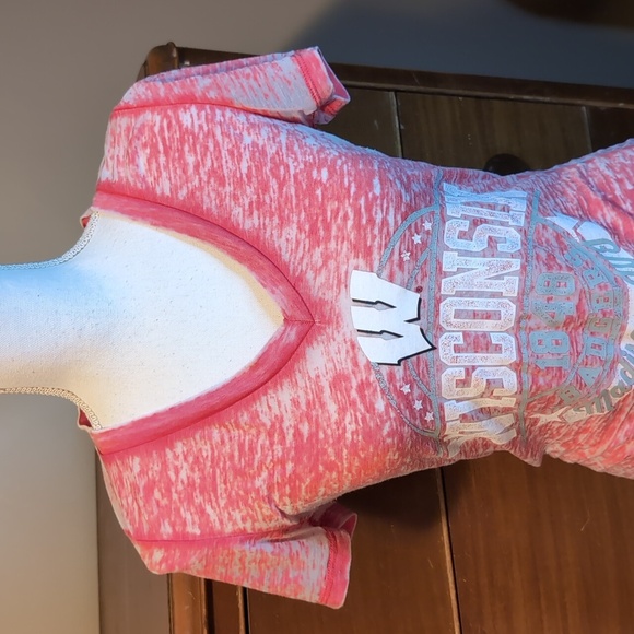 WISCONSIN BADGERS Burnout Short Sleeve College T-Shirt - Picture 2 of 10